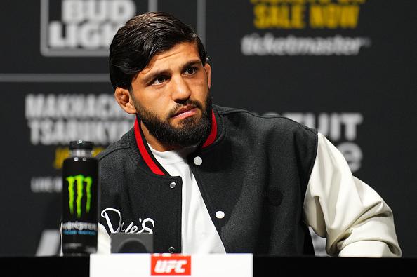Что важно знать о чемпионском бое Махачева — Царукяна на UFC