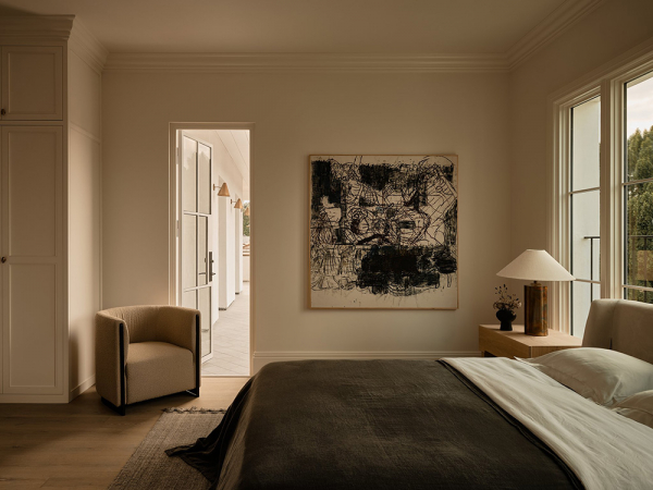Эстетика тёплых оттенков в дизайне дома в Калифорнии