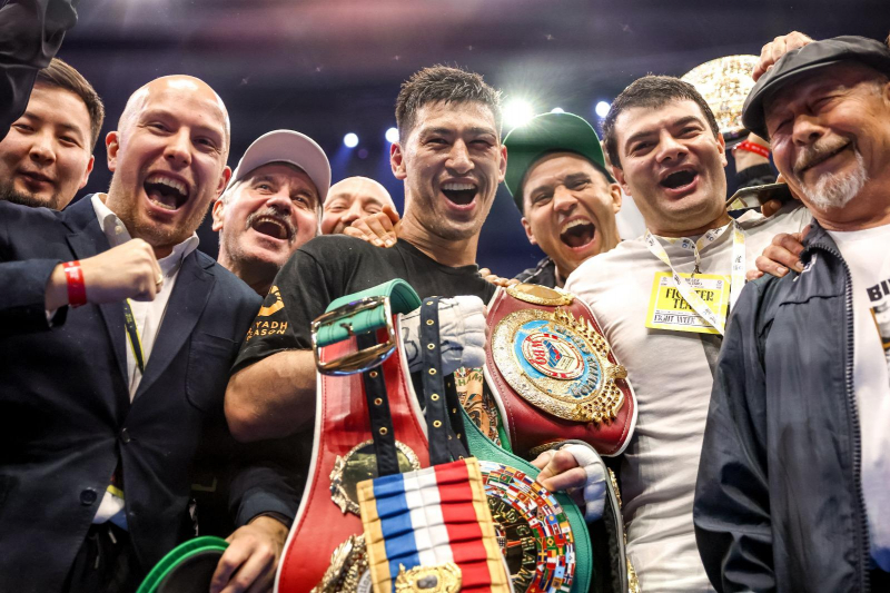 Как Бивол отобрал титул абсолютного чемпиона у Бетербиева. Фоторепортаж