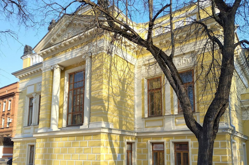 Усадьбы со львом и грифоном в центре Москвы признали памятниками