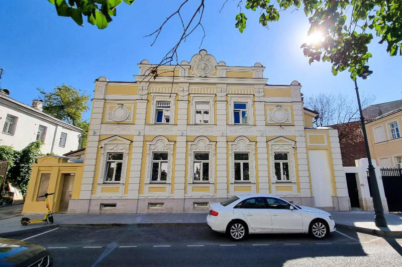 Усадьбы со львом и грифоном в центре Москвы признали памятниками