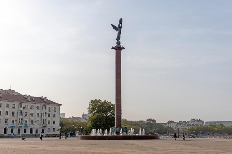 Как отстраивали города после Победы и сколько стоит это жилье в 2025