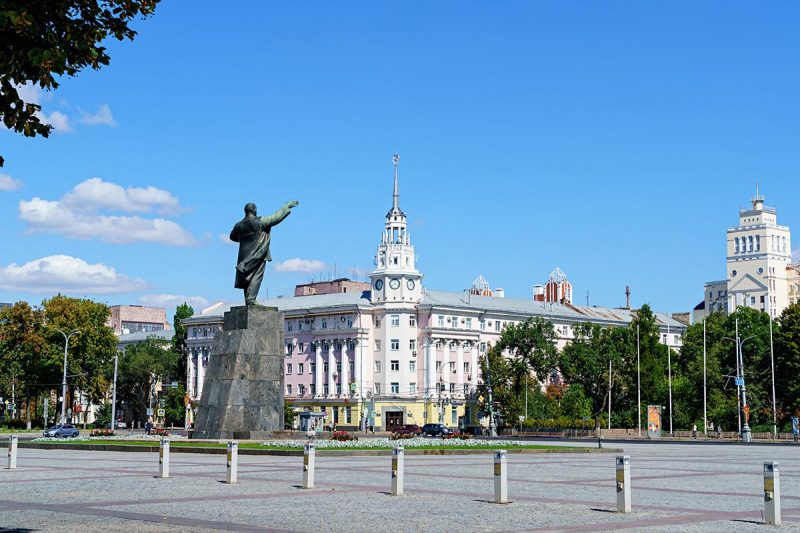 Как отстраивали города после Победы и сколько стоит это жилье в 2025