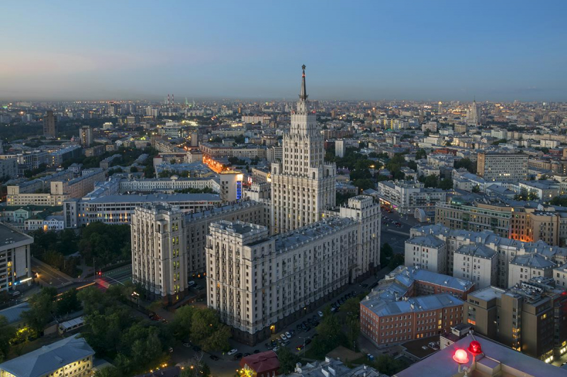 Как отстраивали города после Победы и сколько стоит это жилье в 2025