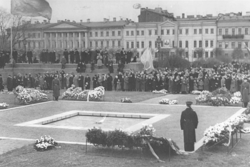 От семейных встреч до «Бессмертного полка»: 80 лет празднования 9 мая