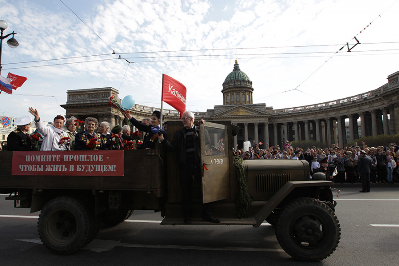 От семейных встреч до «Бессмертного полка»: 80 лет празднования 9 мая