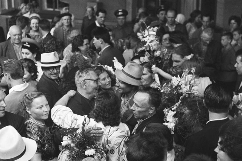 От семейных встреч до «Бессмертного полка»: 80 лет празднования 9 мая