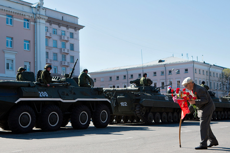 От семейных встреч до «Бессмертного полка»: 80 лет празднования 9 мая