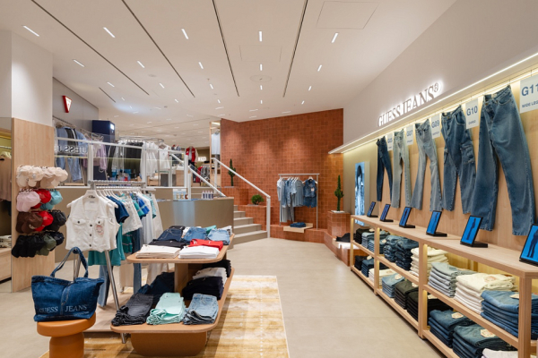 GUESS JEANS открыл первый флагман в России GUESS JEANS открыл первый флагман в России