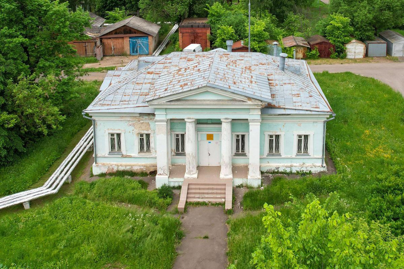 На торги выставили усадьбу сына «шоколадного короля». Как она выглядит