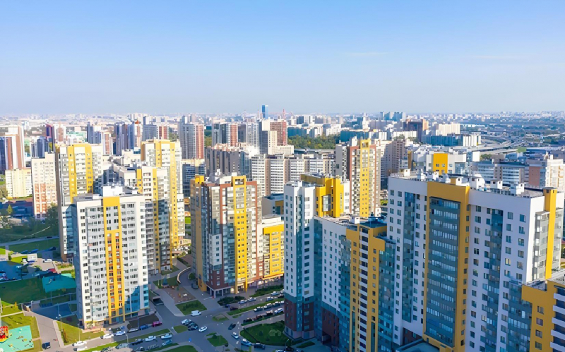 Спрос на новостройки Москвы и Подмосковья упал в два раза за год