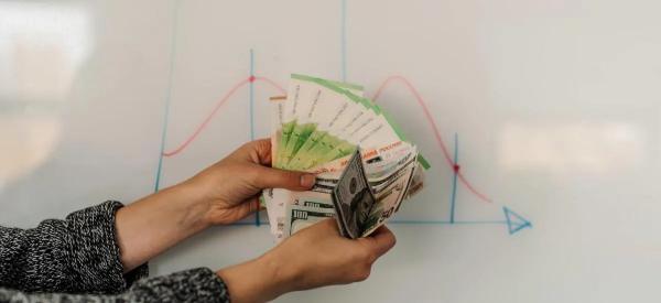 Эксперт раскрыл диапазон курса доллара на июль: чего ждать россиянам?